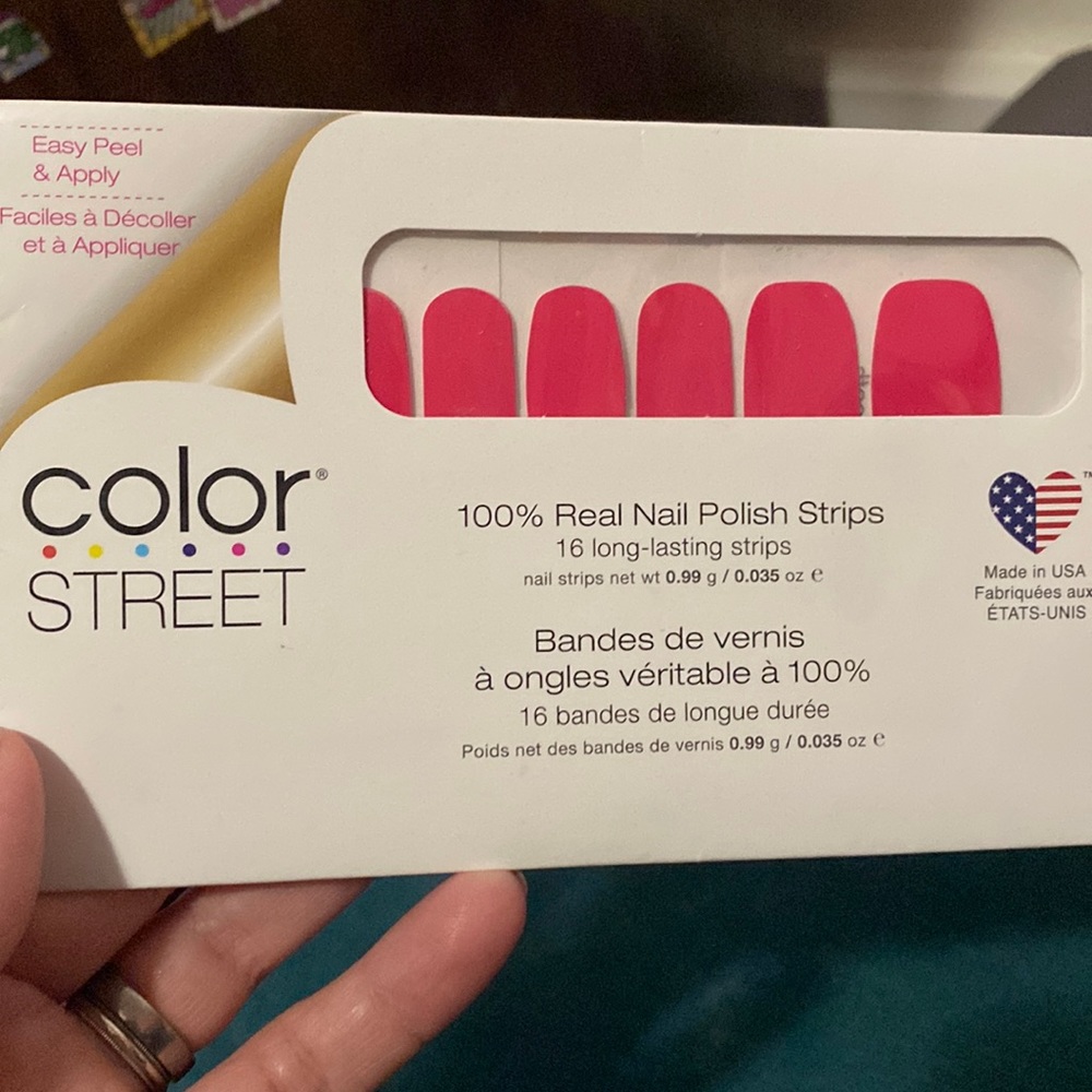 ‘Kissing booth’ nail color strips